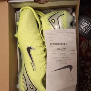 Nike mercurial vapor 16 ag elite - Säljer ett par  Nike mercurial vapor 16 elite Ag  i storlek 40. Nytt pris 3400 men tänka sälja den för 1700kr