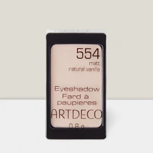 Ögonskugga Artdeco 554 Matt Natural Vanilla - Artdeco ögonskugga i nyansen 554 Matt Natural Vanilla. En matt, ljus vaniljfärg som passar perfekt för en naturlig look. Kompakt förpackning som är lätt att ta med sig. Oanvänd 