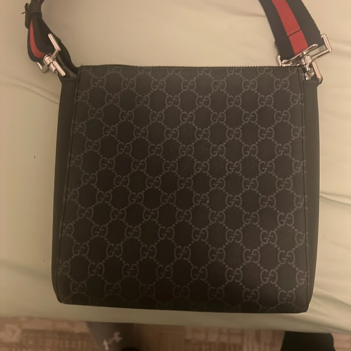 Svart axelväska från Gucci riktigt snygg väska - 1