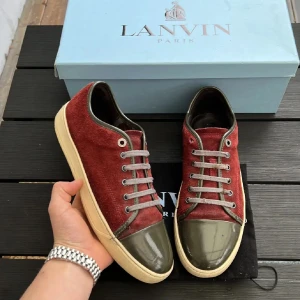 Lanvin - Säljer dessa snygga lanvins! Uk7 vilket motsvarar 41-42. Skick 5/10, slitna. Priset är fast! Hör av dig vid minsts fundering👋🏾