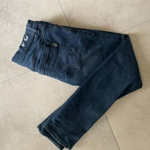 Dondup George slim fit - Otroligt fint skick, säljes då jag ej använder dem. Storlek 34, sitter som w30-32