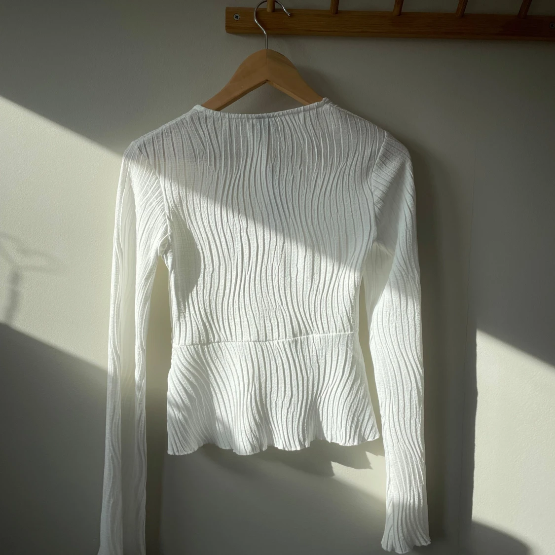 Vit ribbad knytblus - 1