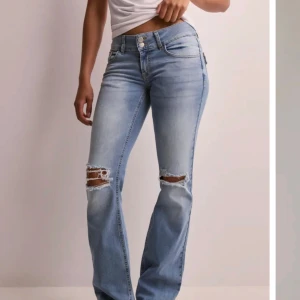 Blå bootcut jeans från Nelly  - Sparsamt använda 😇