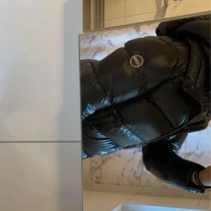 Svart dunjacka från Colmar - Säljer en snygg svart dunjacka från Colmar.  Köpte här på Plick men knappt andvänd och inga synliga defekter 💗 