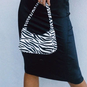 Zebra väska - En zebra mönstrad väska som knappt är använd. Säljer för 80kr✨👌🏽