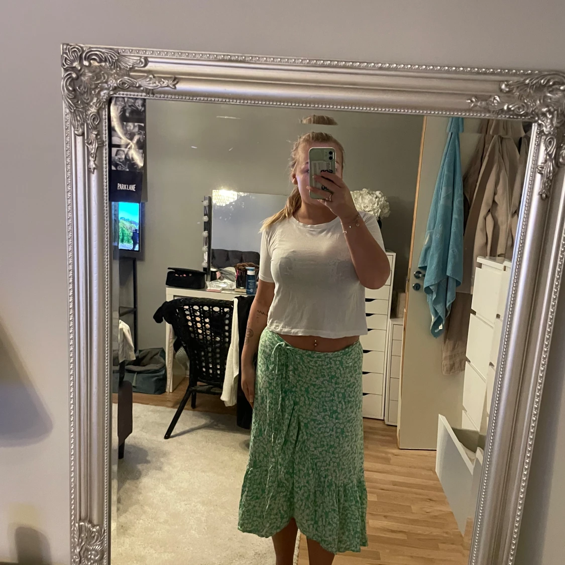 Grön blommig kjol från Pernilla Wahlgren