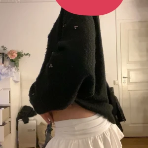 Vit miniskirt med shorts under XS - Vit miniskirt med shorts under perfekt för sommaren 💕