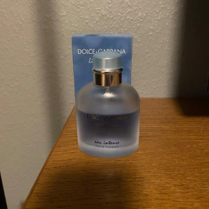 Dolce & Gabbana Light Blue Intense - Ungefär 60/100 ml kvar. Skriv för funderingar. Byten kan vara intressant
