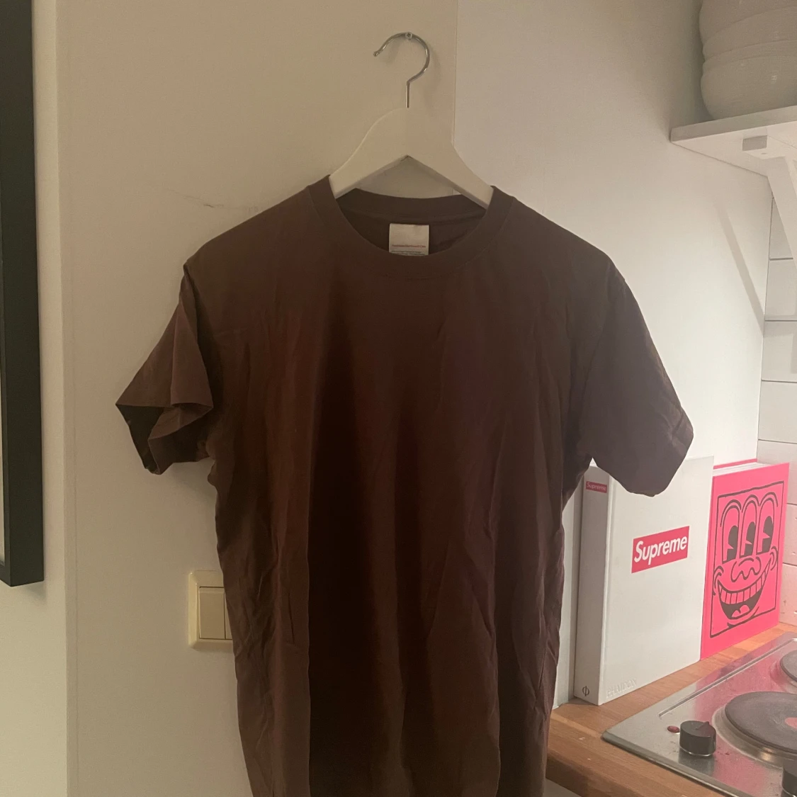 Brun t-shirt från Stockholm Surfboard Club - 1