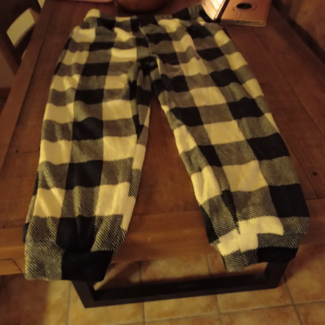 Svart och vit rutiga byxor+tröja  - 2