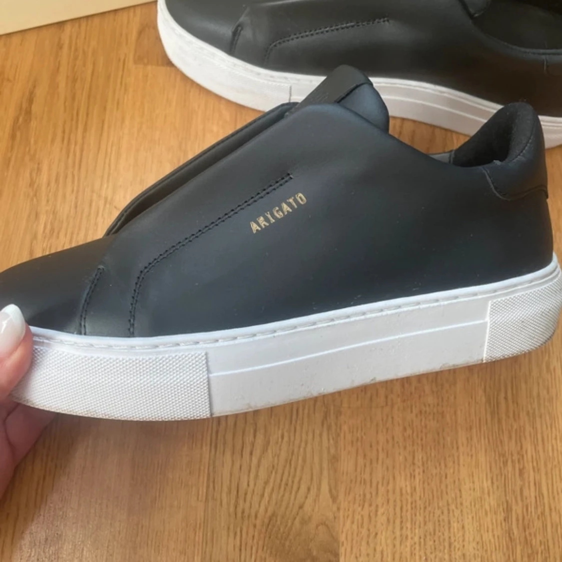 Svarta sneakers från Axel Arigato - 1