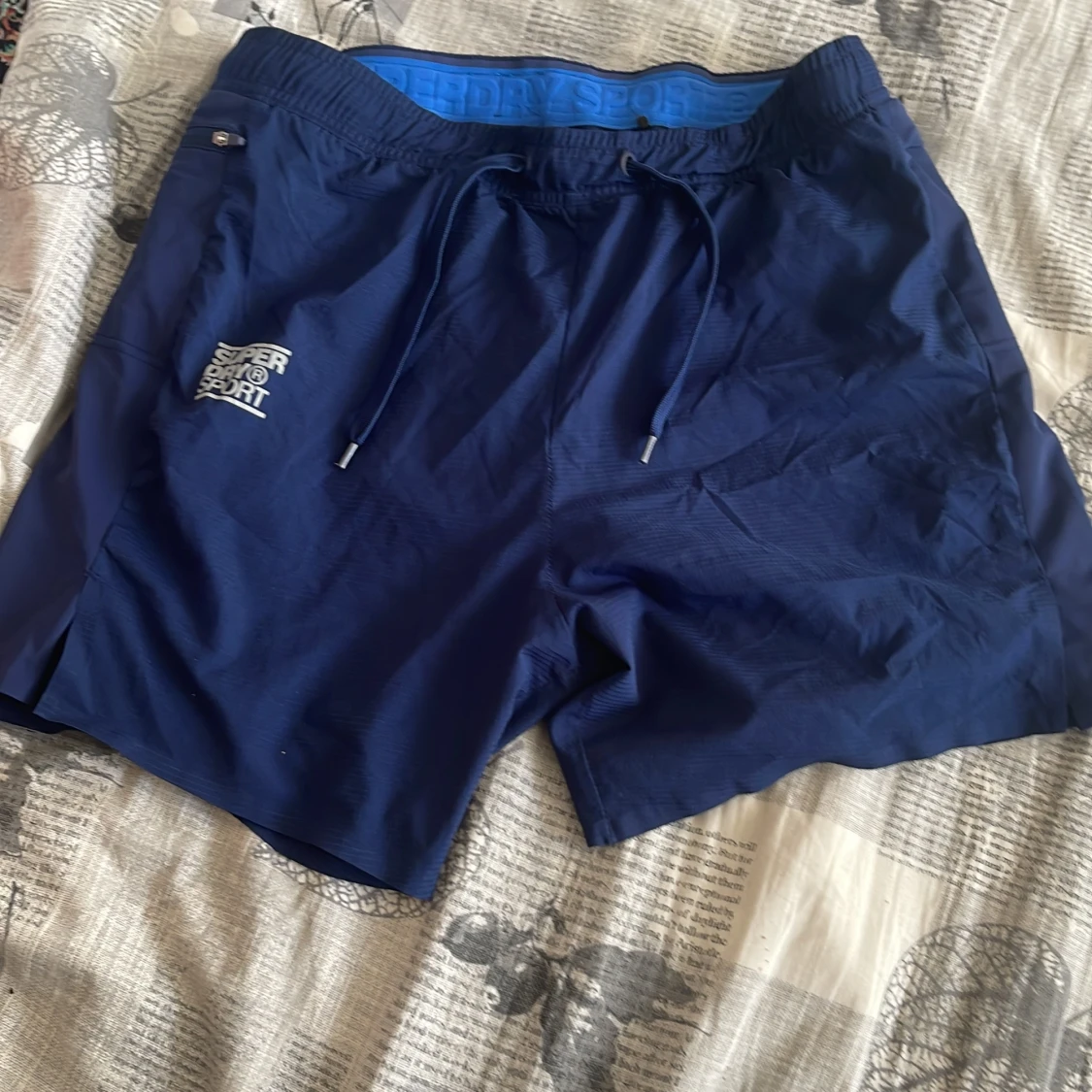 Mörkblå shorts från Superdry
