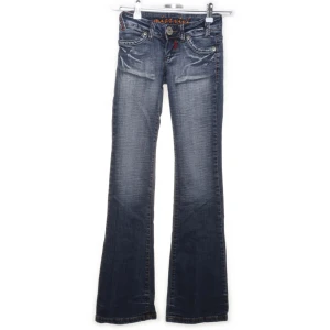 Low waisted bootcut jeans - Skiiitsnygga jeans men i fel storlek för mig 🥹 pris kan diskuteras