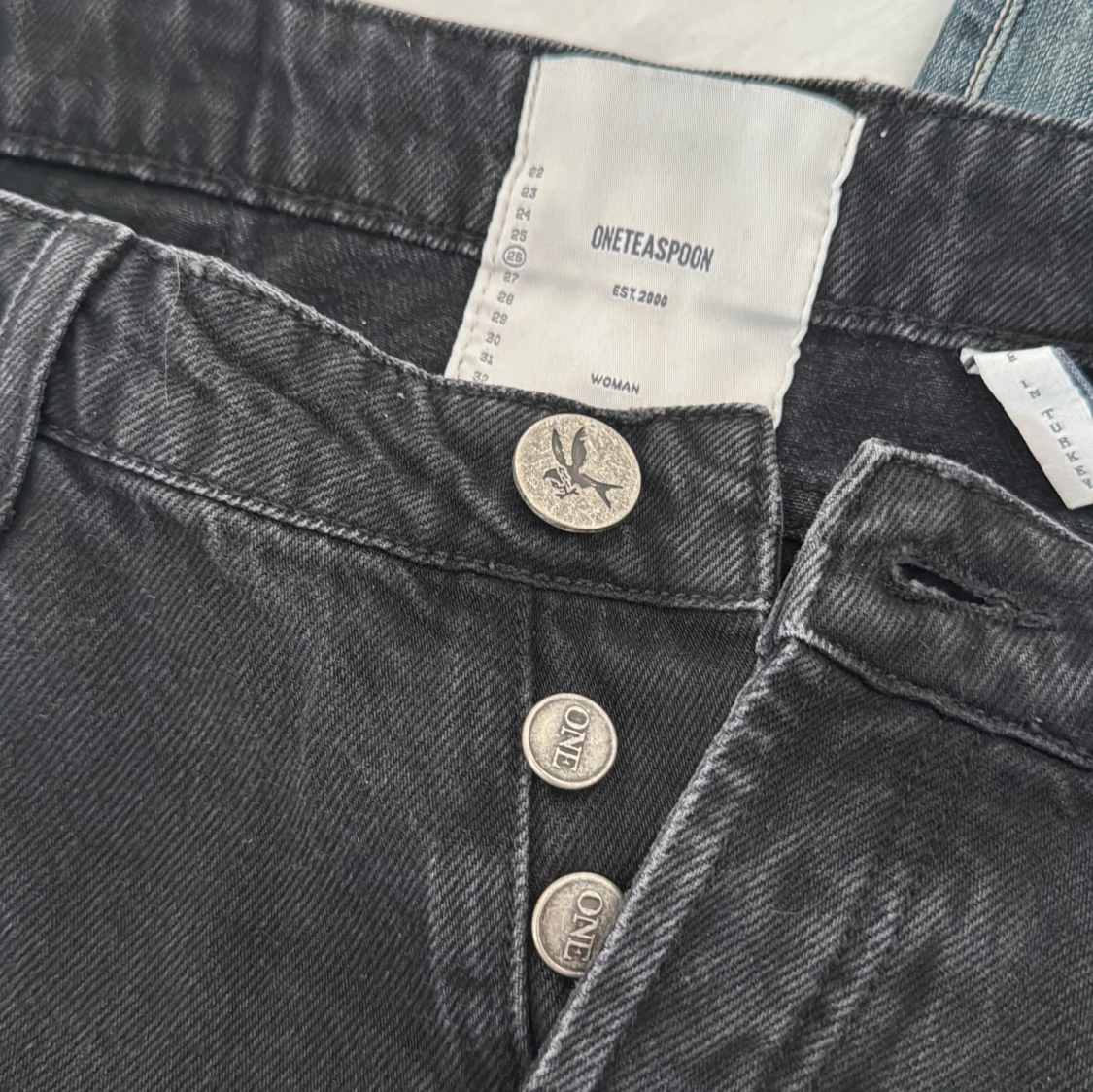 Svarta jeansshorts från One Teaspoon!! - 4