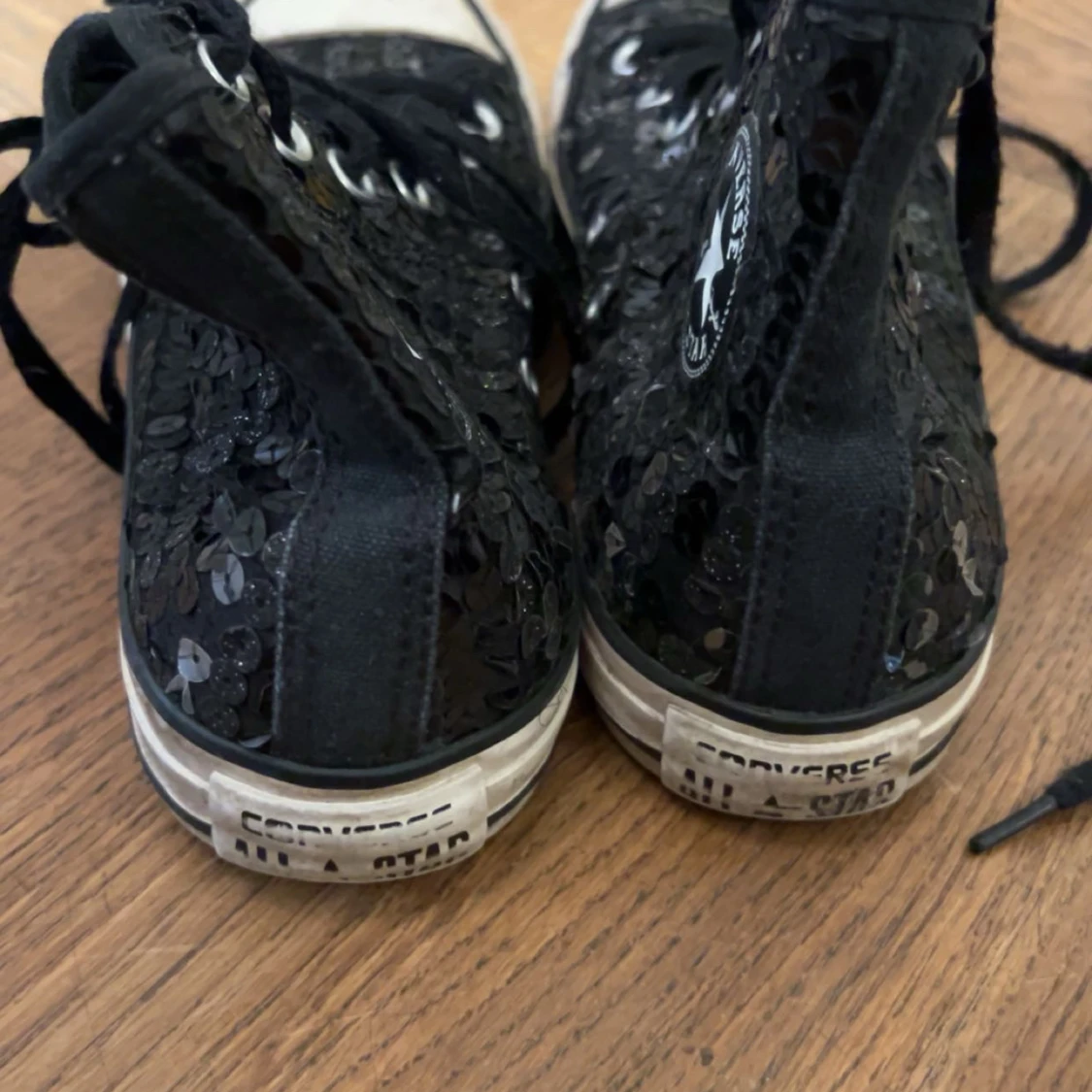 Svarta Converse med paljetter - 1