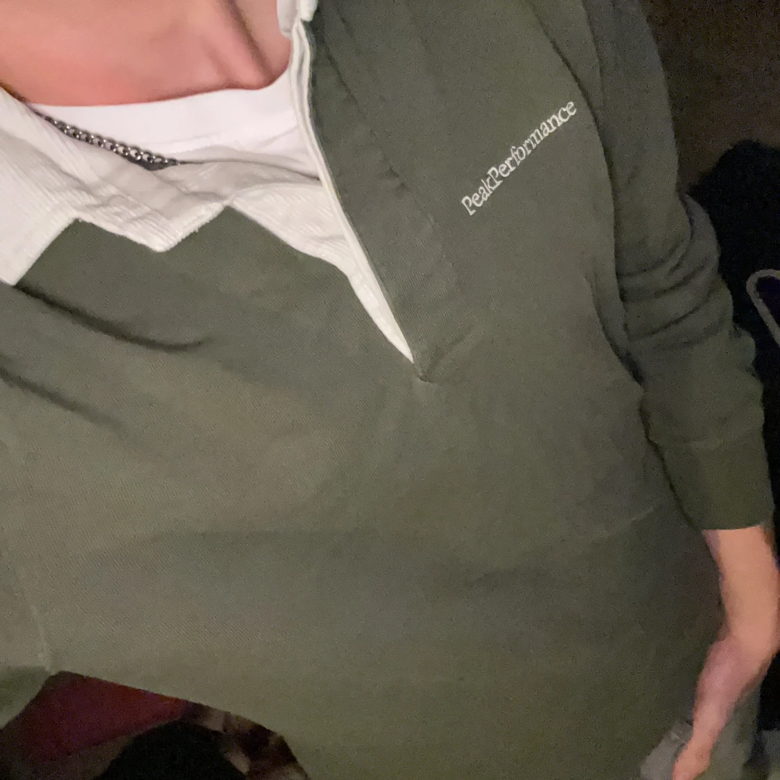 Olivgrön långärmad tröja från Peak Performance