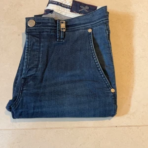 Trammarossa jeans - Hej, säljer dessa tramarossa jeans i ett väldigt bra skick jeansen är i w 30 och inga täcken på användning kom privat för frågor?