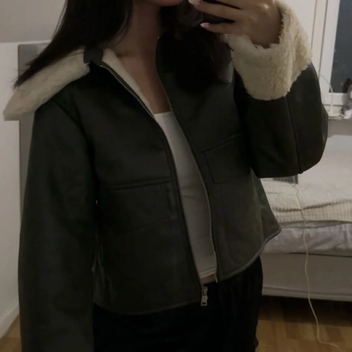 Grön jacka med fuskpäls