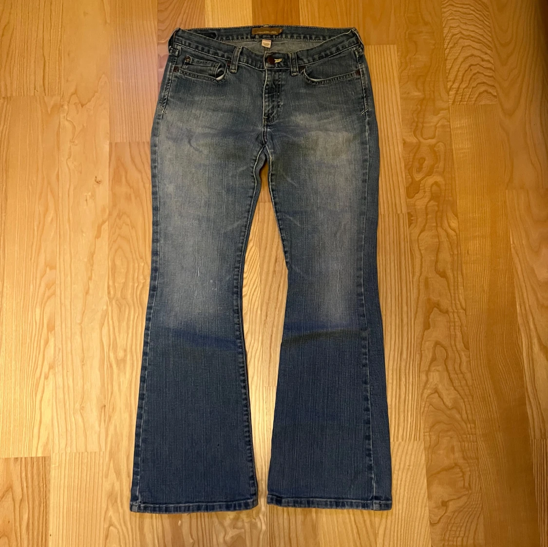 Blå vintage bootcut jeans från Abercrombie & Fitch - 1