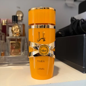 Yara Tous 100 ml  - 100 ml urspungligen, kan ej se mängd men endast testsprayad några gånger så uppskattar att det saknas max 2-3 ml. 