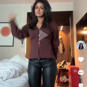 Svarta skinnbyxor - Snygga svarta skinnbyxor med tight passform. Så fina! Köp köp köp!!💕