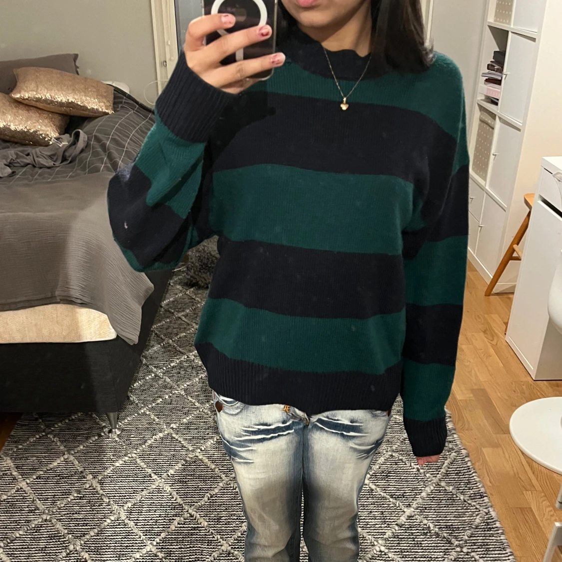 Randig tröja i grönt och svart