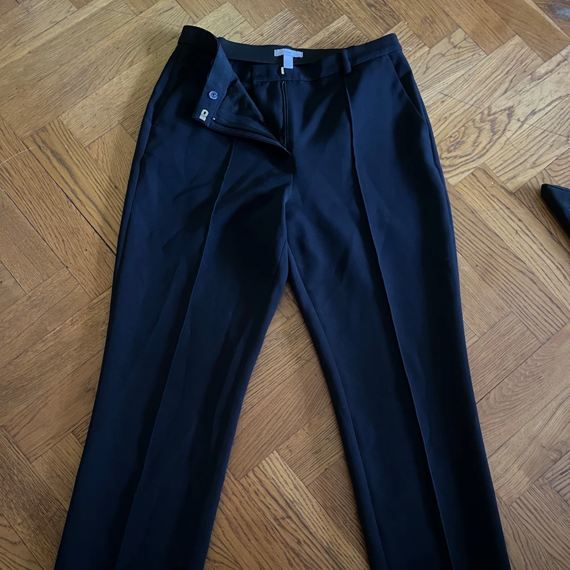 kostymbyxor H&M högmidjade