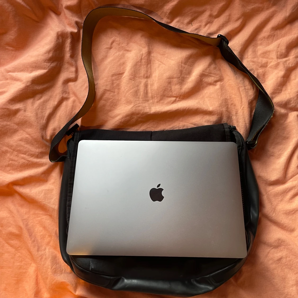 Svart axelväska från samsonite - 90