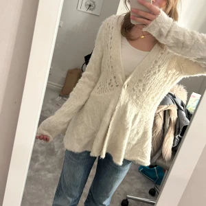 Vit kofta💕 - Vit fluffig kofta💕storlek m💕