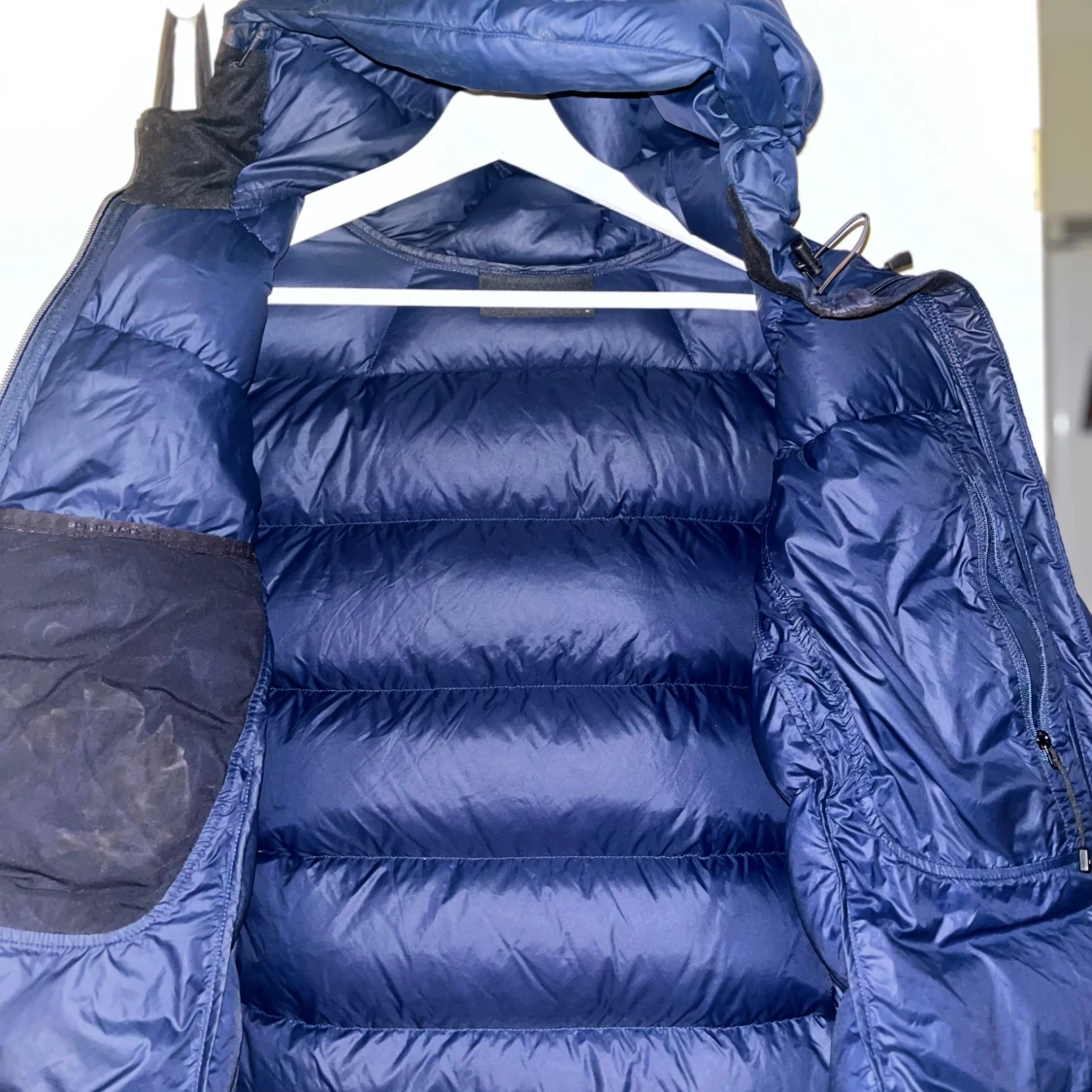 Mörkblå dunjacka från Peak Performance - 92