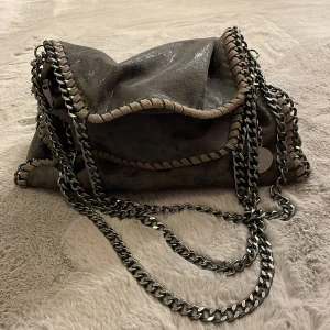 Axel väska  - Väska mellan stor 