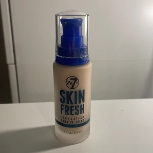 Foundation - Använde en gång men det var fel färg, därför jag säljer💞(buff beige)