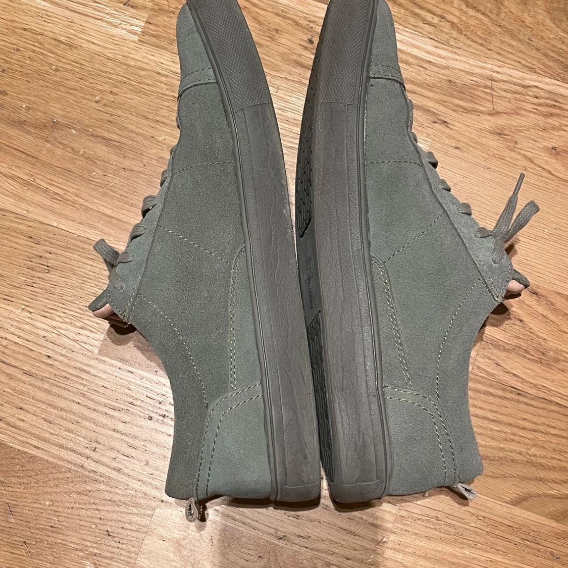 Gröna sneakers från Legend - 91