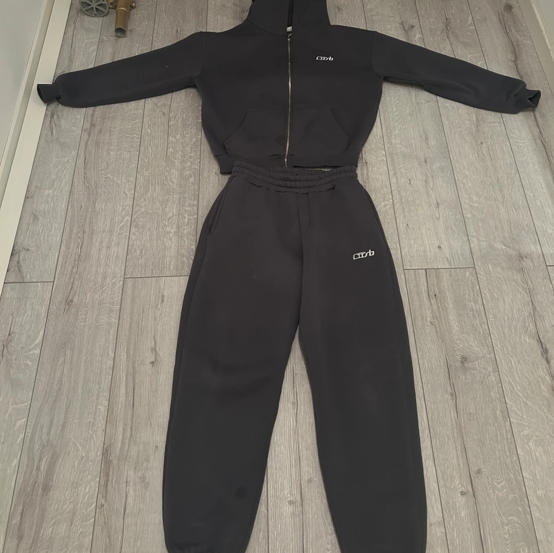 Mörkgrå tracksuit från Curb - 92