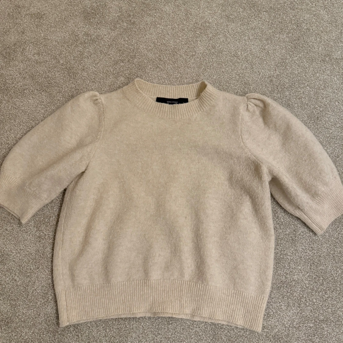 Beige stickad tröja - 90