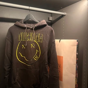 Nirvana Hoodie - Nirvana Hoodie från Valient, kan köpas tsm med Ellese hoodie, skriv om du är intresserad 