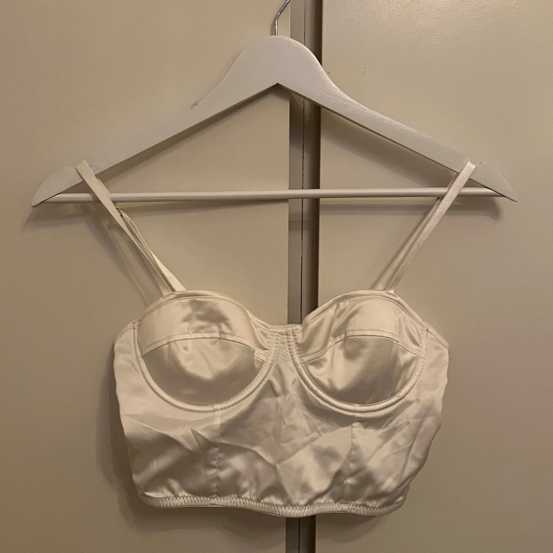 Vit ”satin” topp