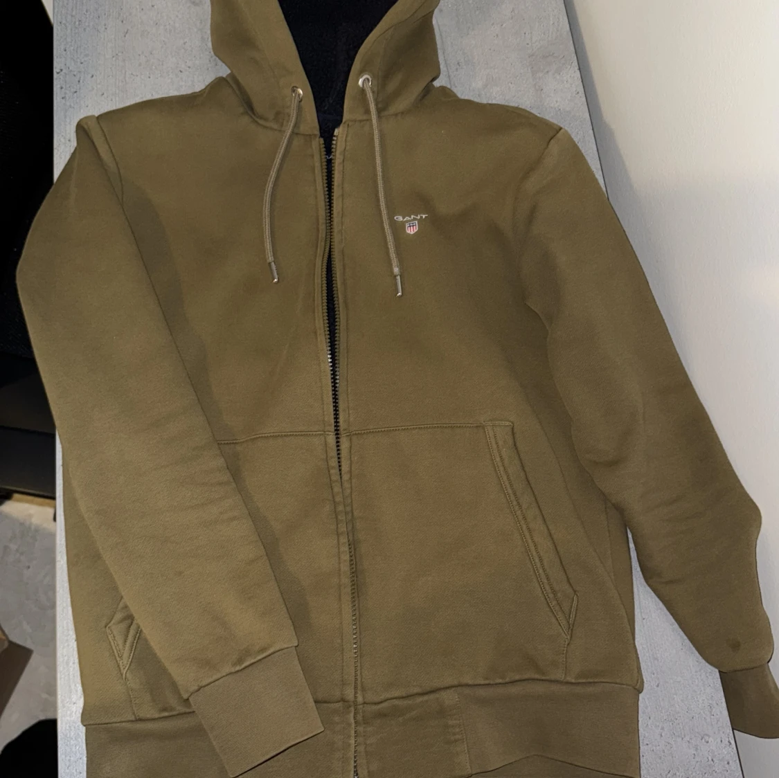 Olivgrön hoodie från GANT