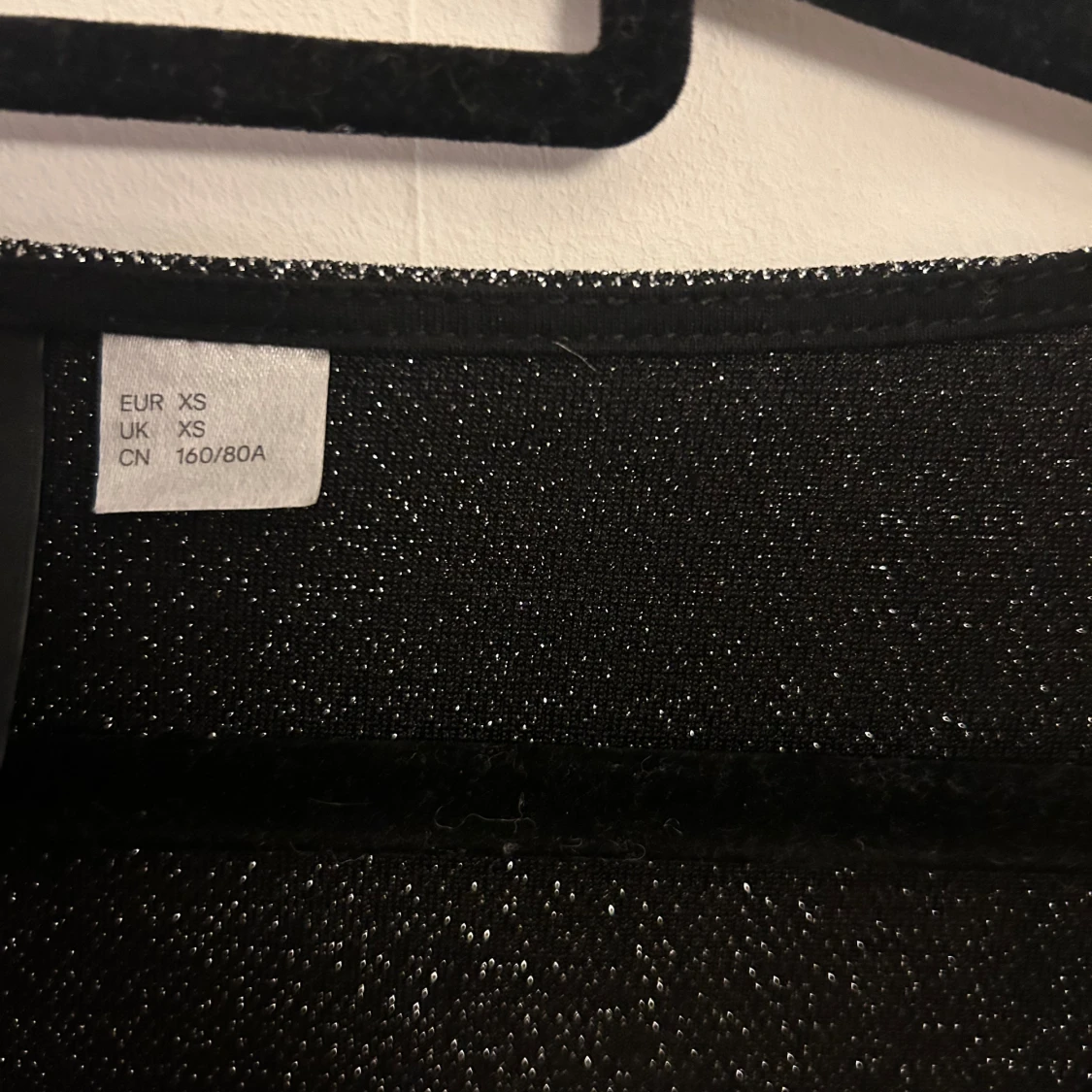 Glittrig silvrig topp från Hm - 92