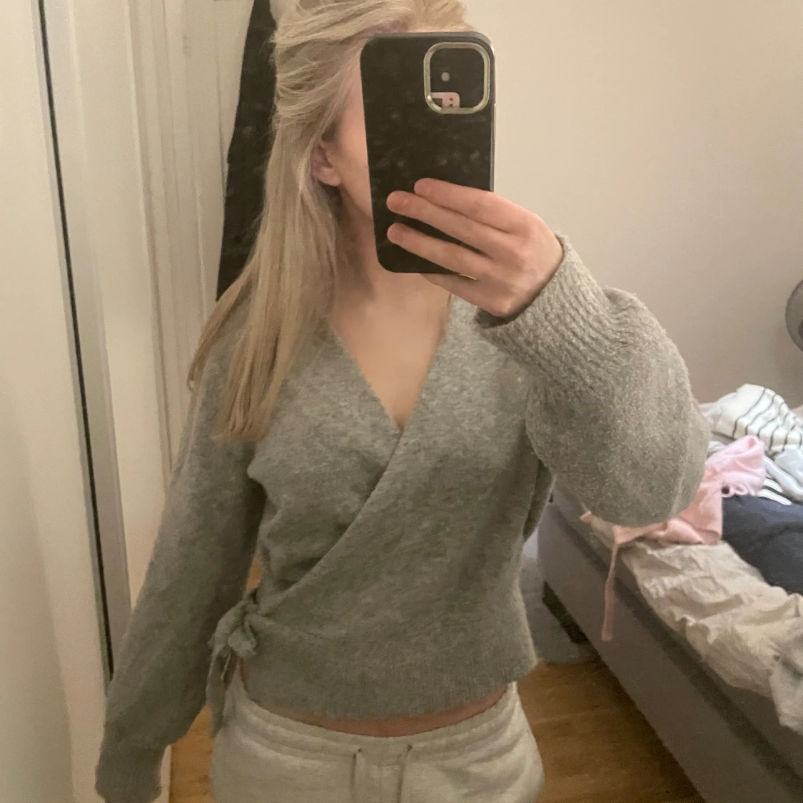 Grå omlottstickad tröja - 90