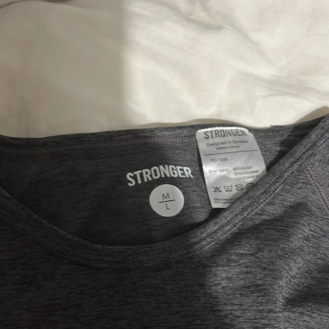 Grå långärmad tröja från Stronger - 90