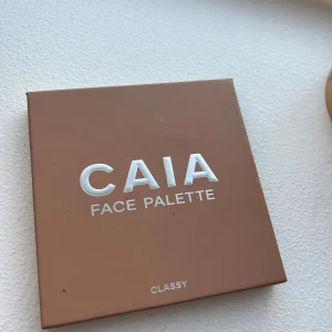 Classy Palette från CAIA - Classy palette ifrån Caia som endast är använd fåtal ggr. Nypris 395 kr💗