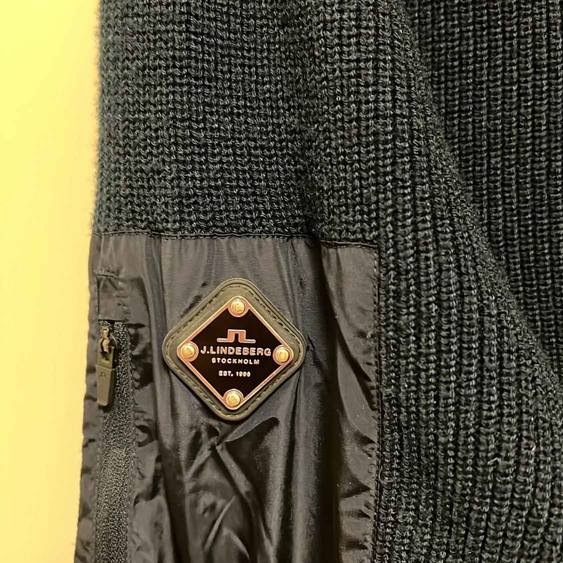 Mörkblå stickad jacka från J.Lindeberg - 92