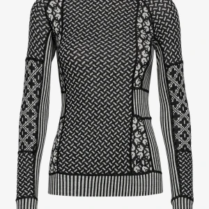 Svart och vit mönstrad underställ från Kari Traa - Säljer en snygg svart och vit underställ från Kari Traa med ett unikt mönster. Perfekt för kyliga dagar! ❄️☺️