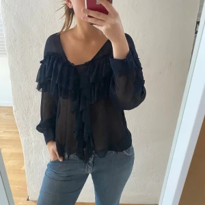 Blus med volanger - Blus från zara med volanger 🥰