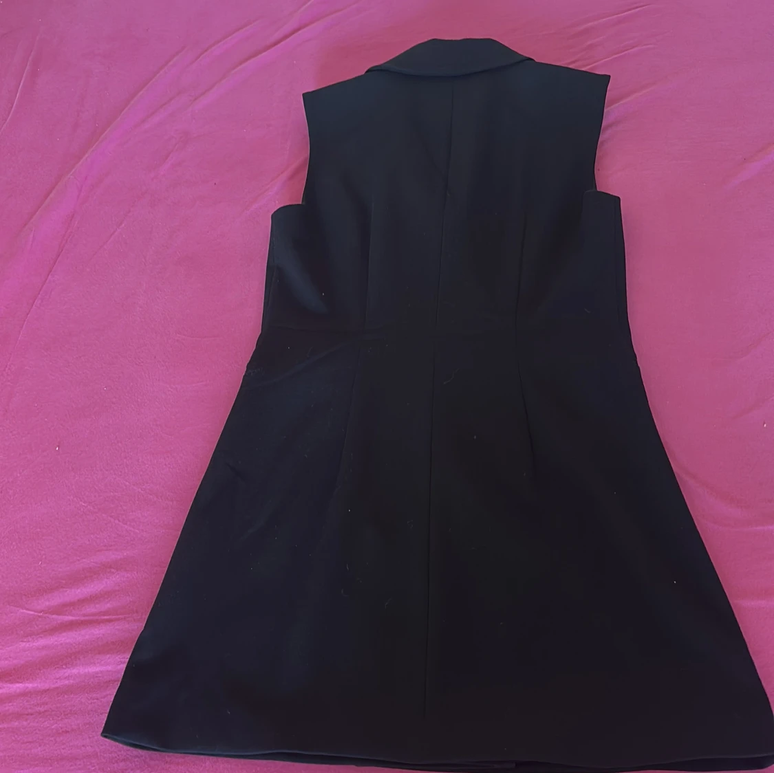 Svart ärmlös klänning från French Connection - 90