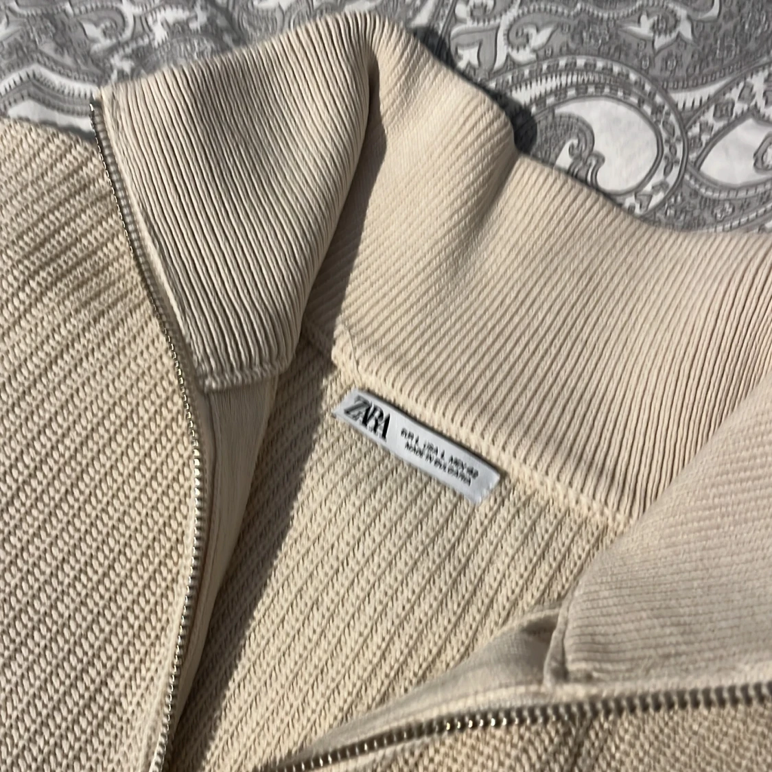 Beige ribbad tröja från Zara - 90