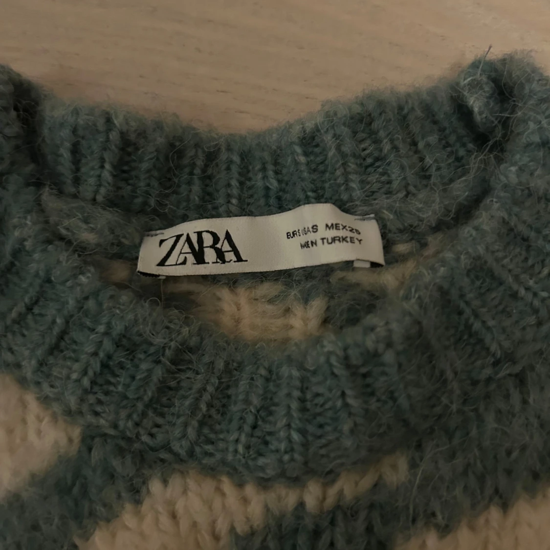 Grön och beige stickad tröja från Zara - 92