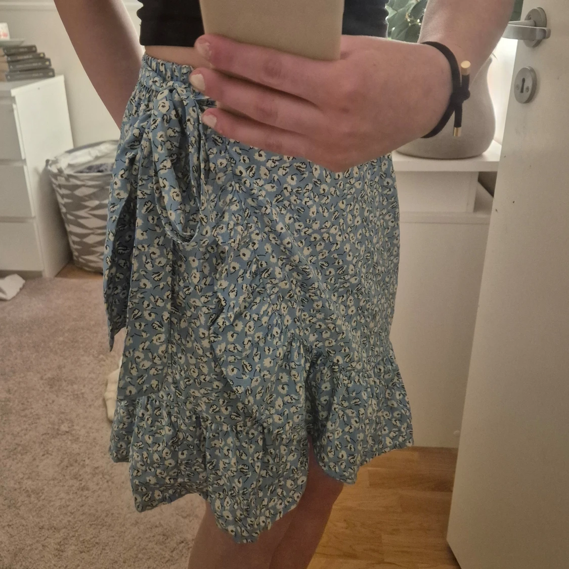 Blommig omlottkjol i blått