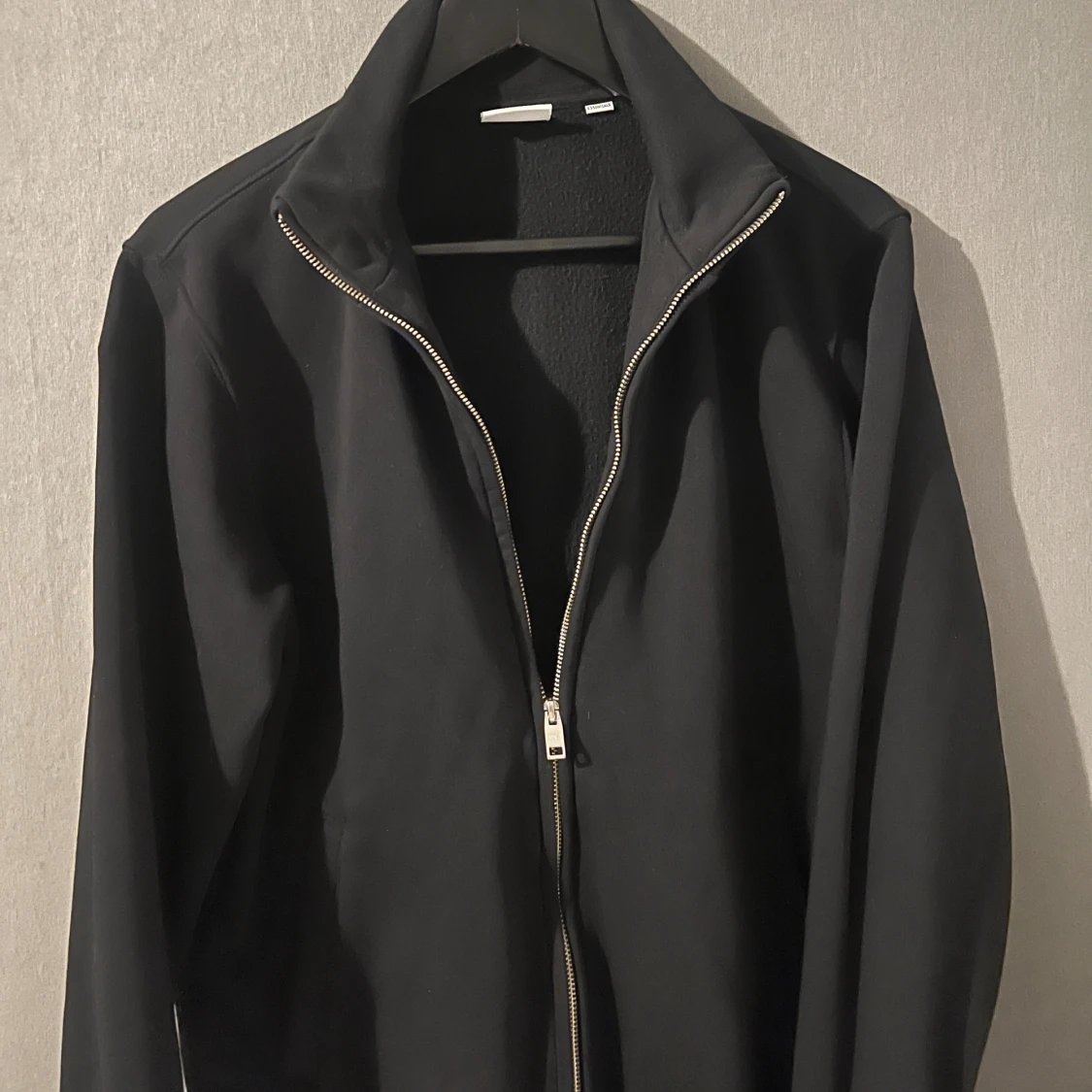 Svart bomberjacka med dragkedja - 90